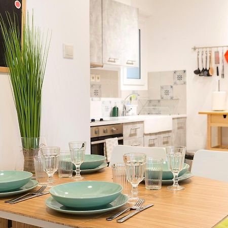 1 Km From The Acropolis 1 Bedroom Apt Netflix And Washing Machine เอเธนส์ ภายนอก รูปภาพ